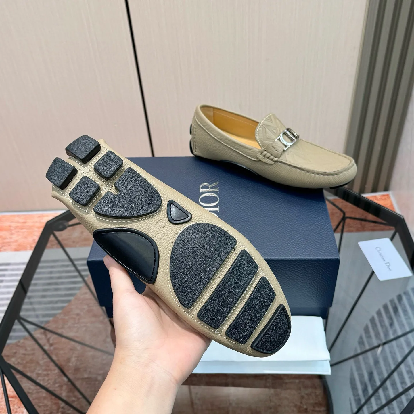 Men's shoes: 580💰 (Niu Li) (Dior Doudou shoes) Exclusive new model Official website new model The upper is made of high-quality imported calf, the color is delicate, and the flowing luxurious texture is tailor-made for exquisite men, creating a noble aura. Delicate and smooth lines. Cowhide lining. Size: 38-44, 45 customized. Outdoor driving shoes for experienced drivers🚗
